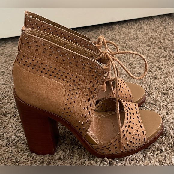 Gianni Bini Stylish Tan Women's Shoes - Picture 3 of 6